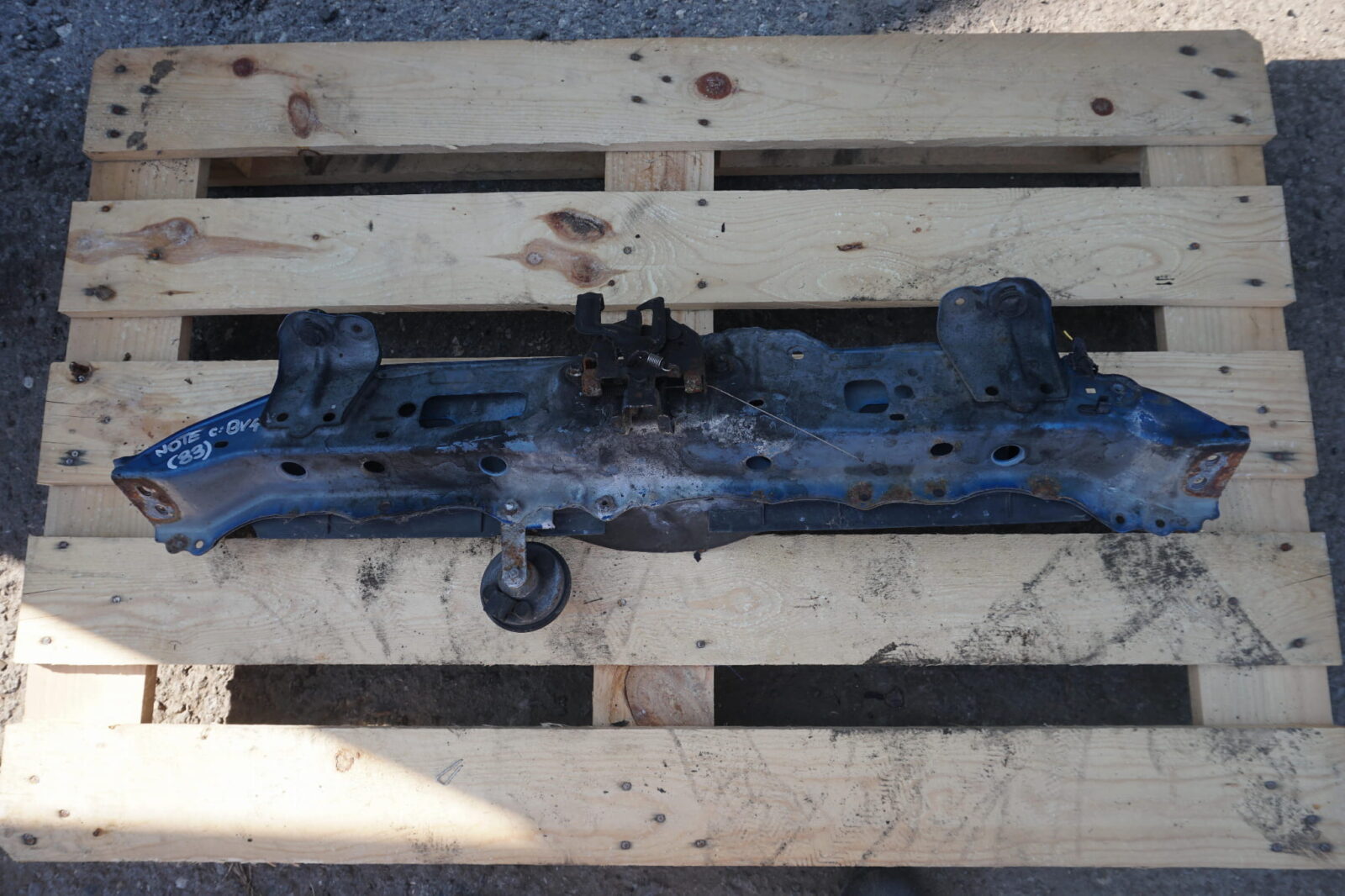 Nissan Note E11 Pas Przedni Belka Bv4