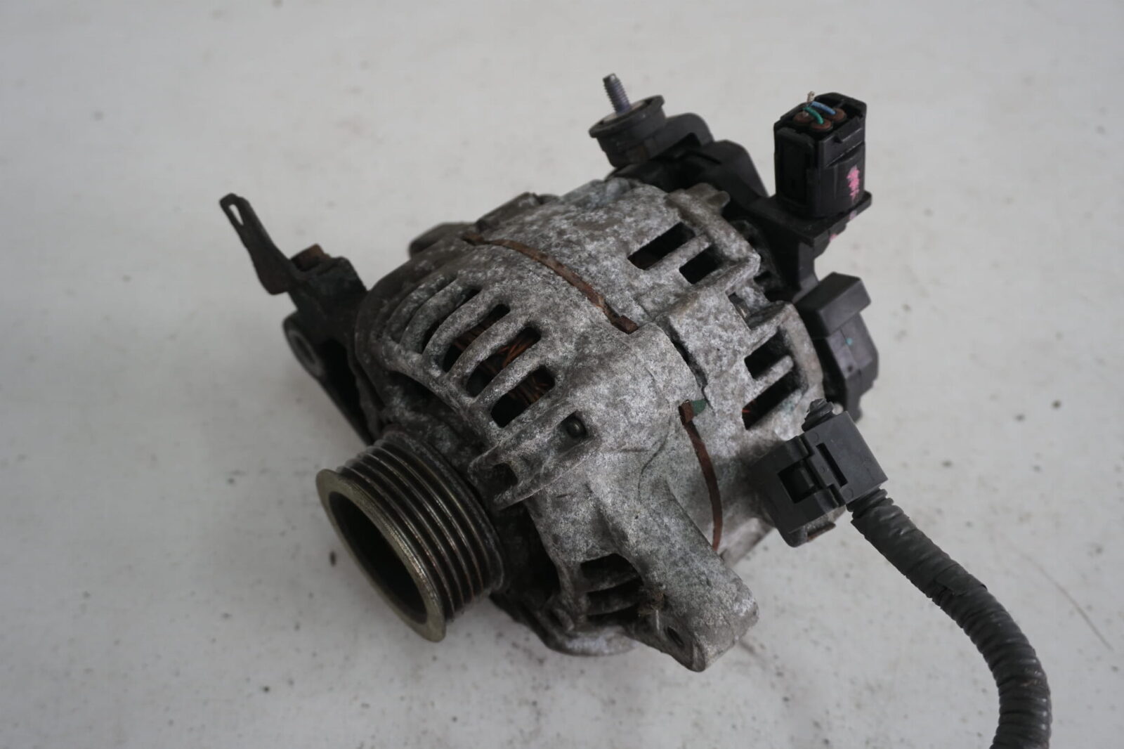 Toyota Yaris II Alternator 27060-0q040
