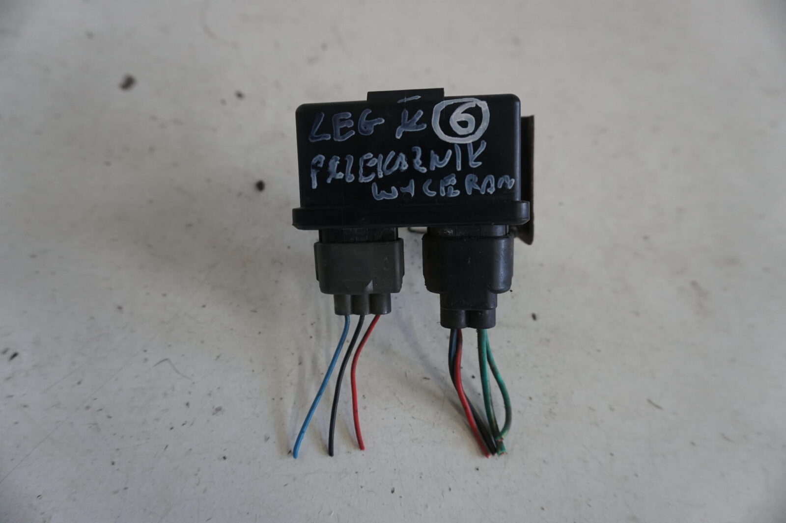 Subaru Legacy V Przekaźniki Wycieraczek 86121aj000