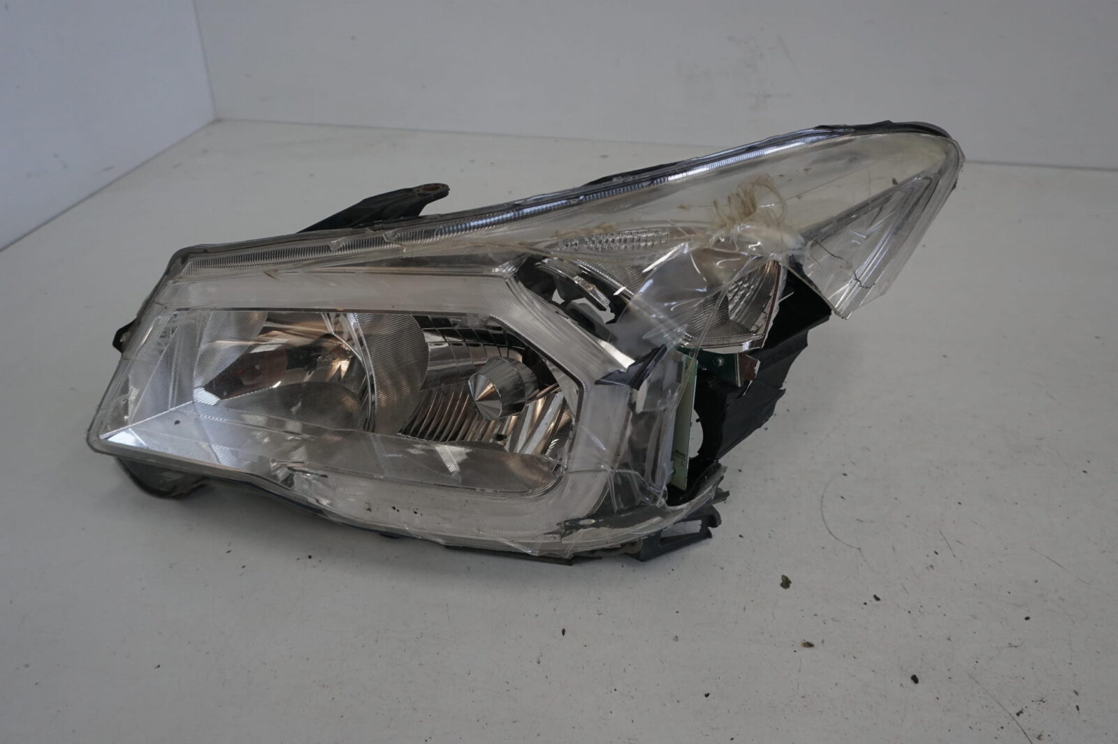 Subaru Forester Sj IV Lampa Lewa Przednia Led