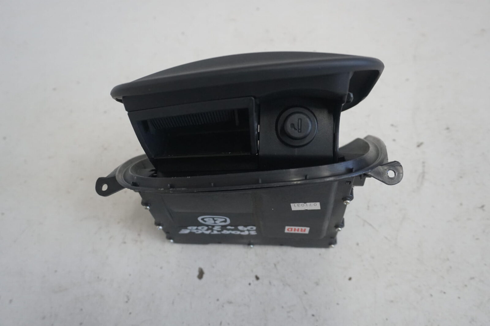 Kia Sportage II Popielniczka 80356348 85960a 85356148 - obrazek 2