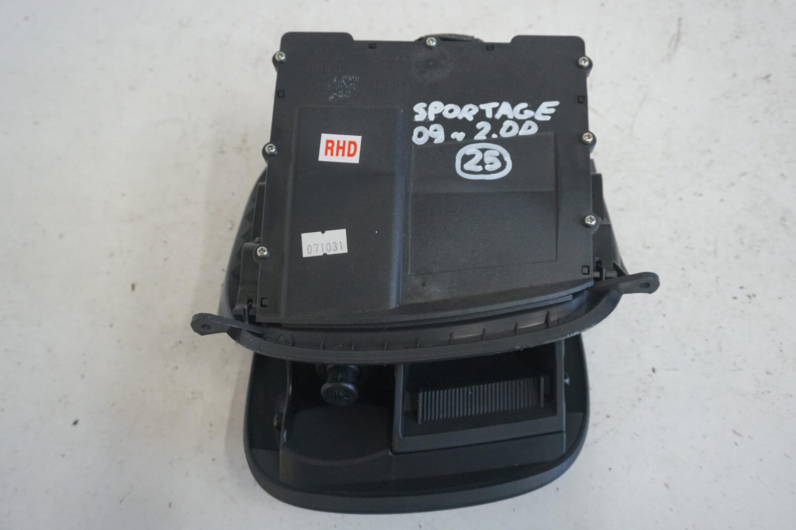 Kia Sportage II Popielniczka 80356348 85960a 85356148 - obrazek 3