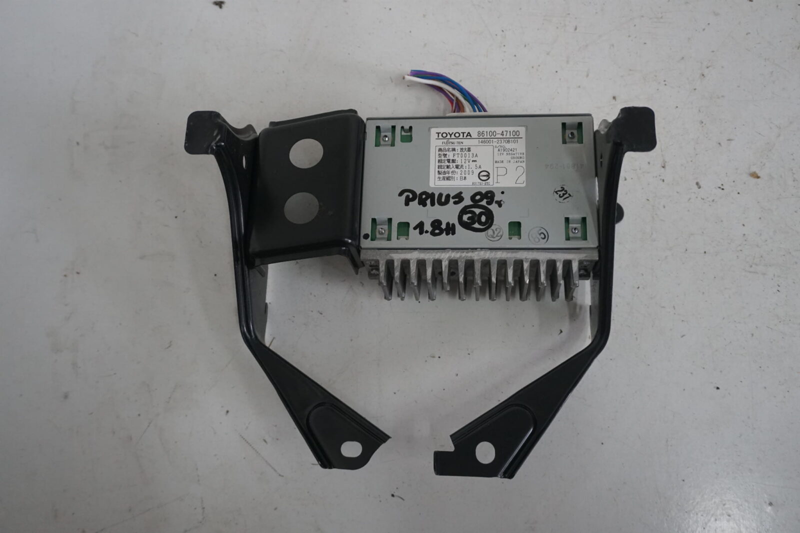 Toyota Prius III Wzmacniacz 86100-47100