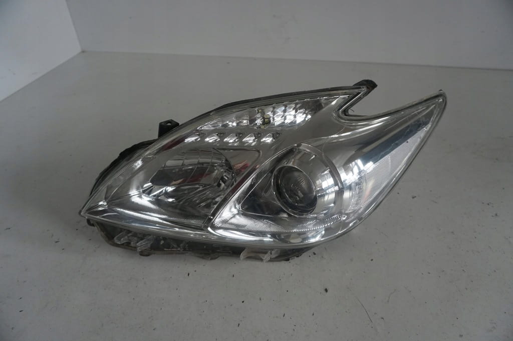 Toyota Prius III W3 2010r Lampa Przednia Lewa Uk