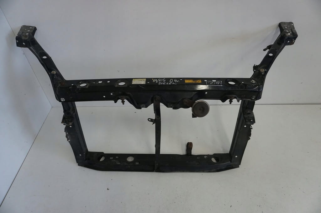 Toyota Yaris I 2004r Pas Przedni Belka