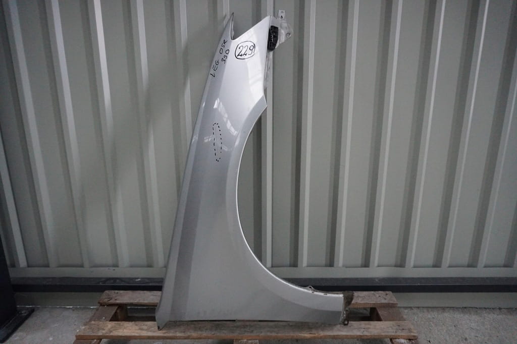 Subaru Legacy IV Błotnik Prawy Przedni 39d 2004-2006rok Srebrny