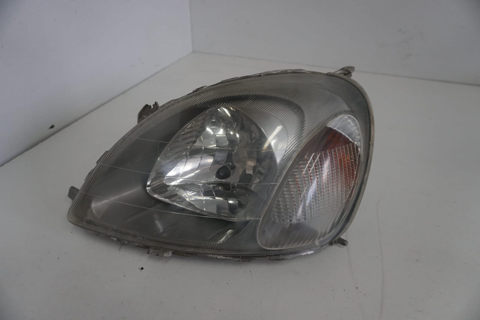 Toyota Yaris I Lampa Lewa Przednia Europa