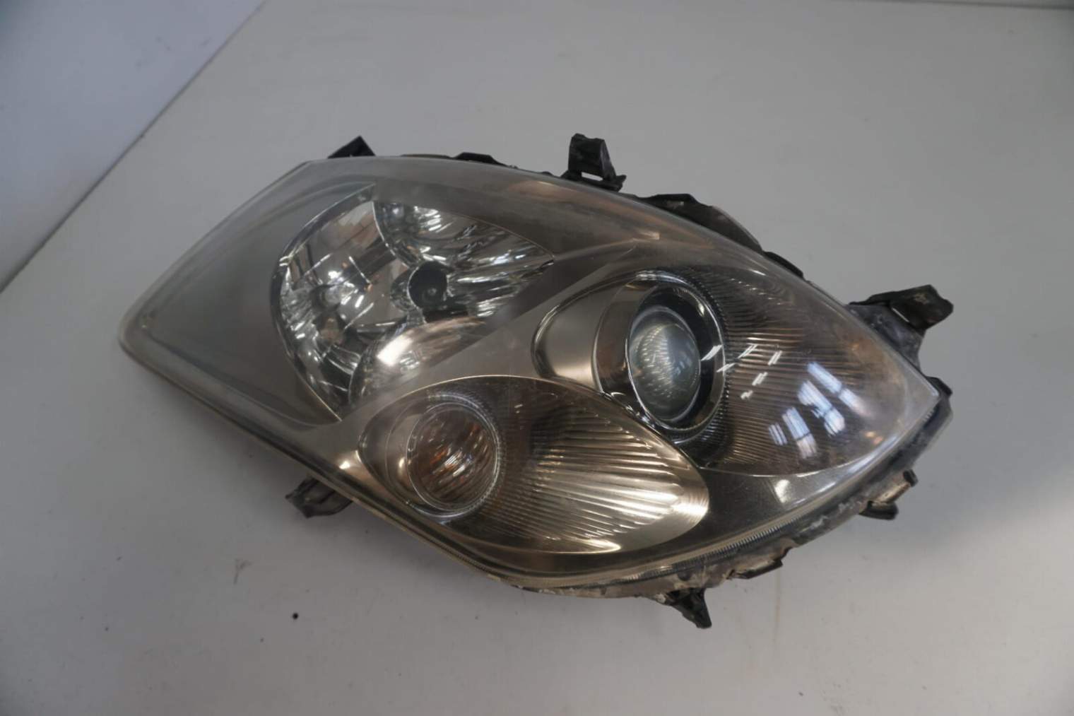 Toyota Auris I Lampa Prawa Przednia 81150-02500 Uk