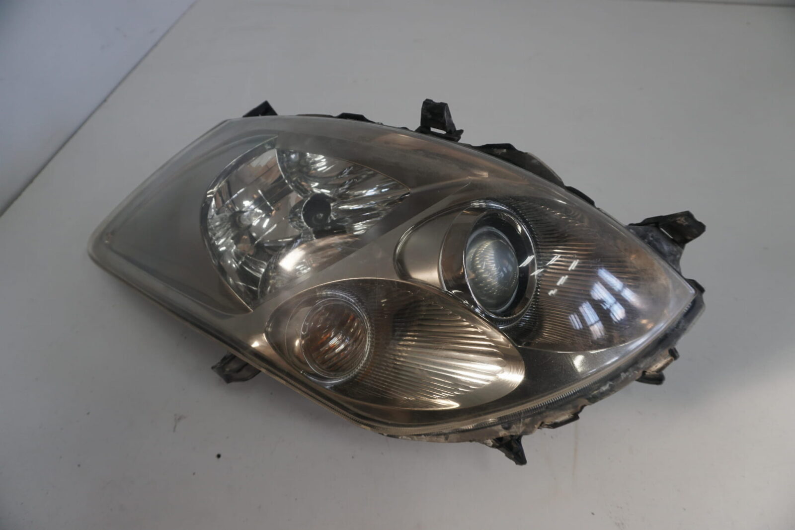 Toyota Auris I Lampa Prawa Przednia 81150-02500 Uk