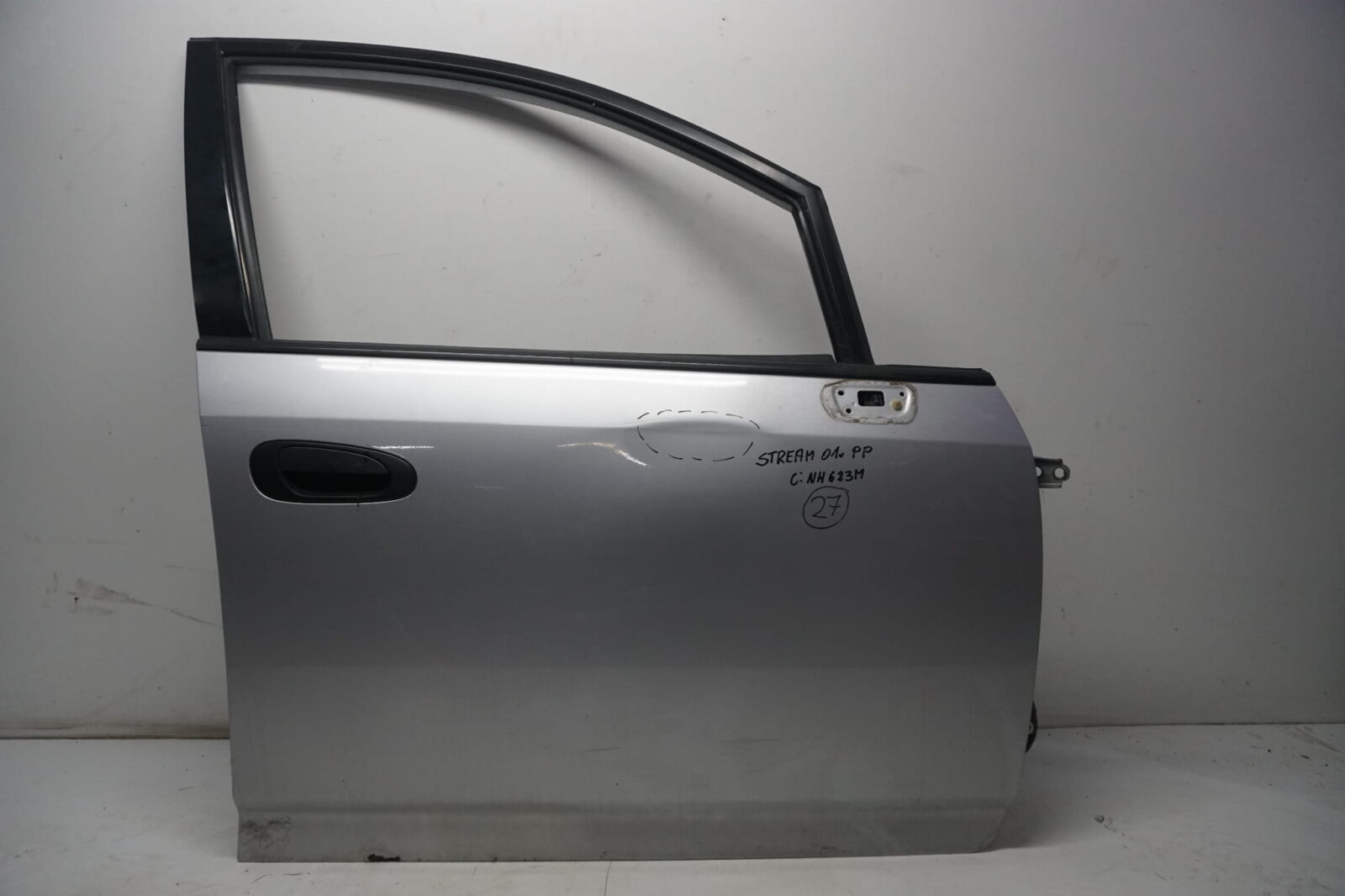 Honda Stream I Drzwi Prawe Przednie Nh623m Srebrne