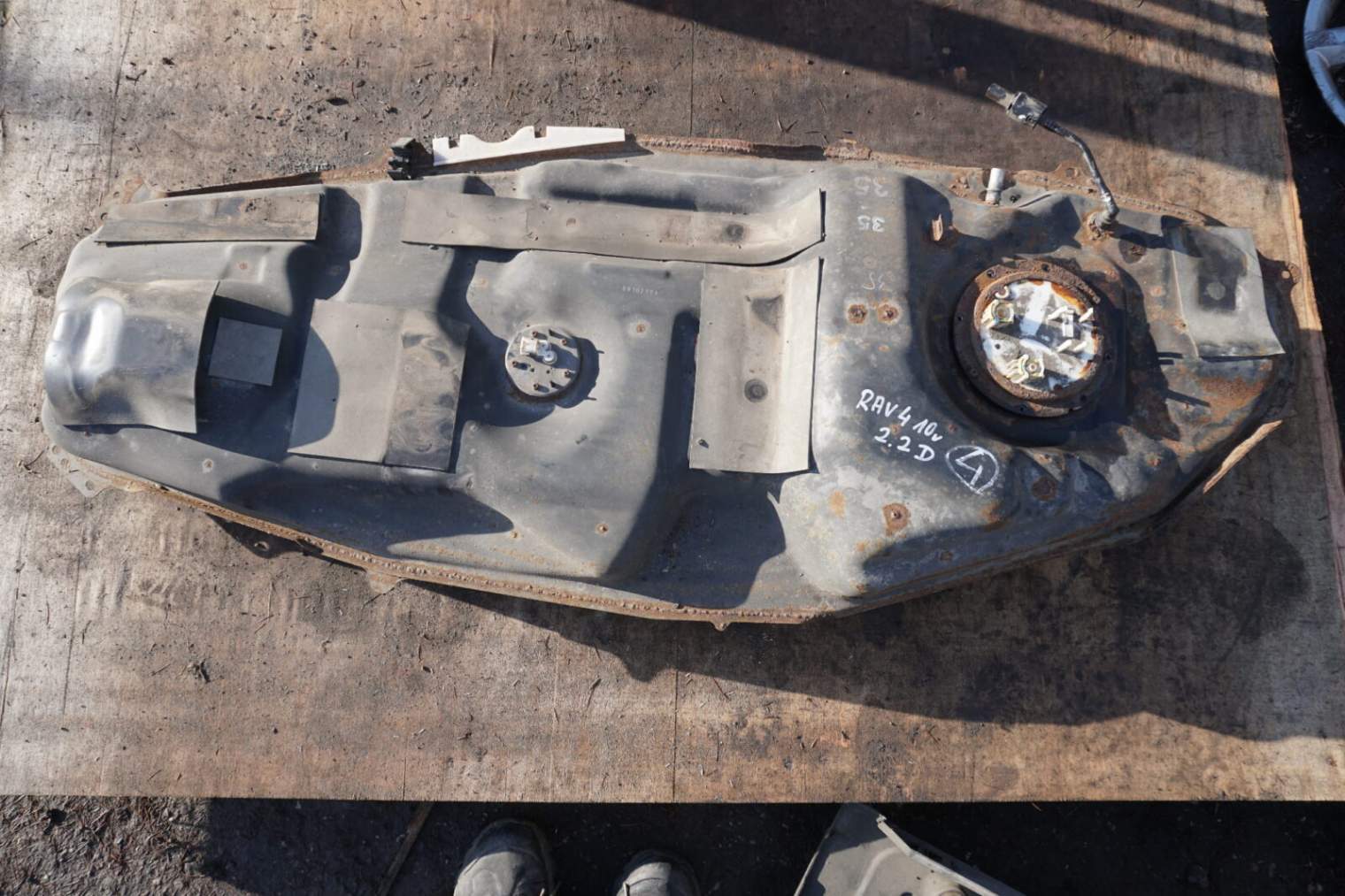 Toyota Rav III 2006-2013r 2.2 Diesel Zbiornik Paliwa 7700142163 ; 7701042040