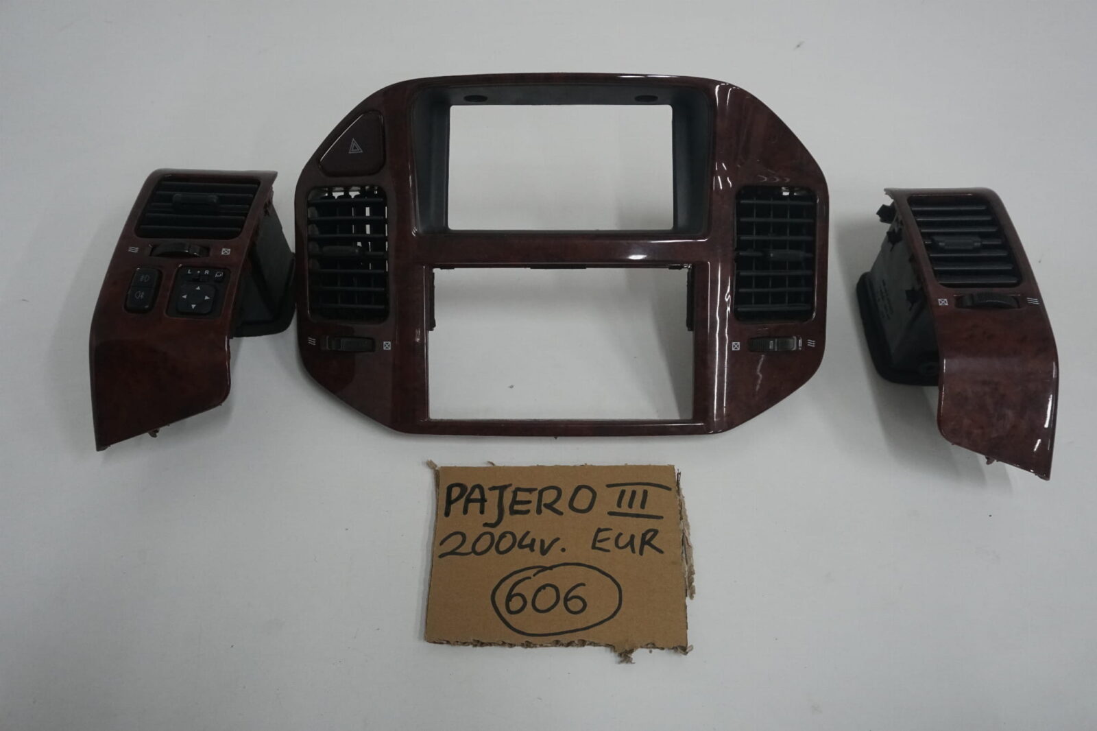 Mitsubishi Pajero III Ramka Konsoli Mr456379 Mr402451 Mr456373