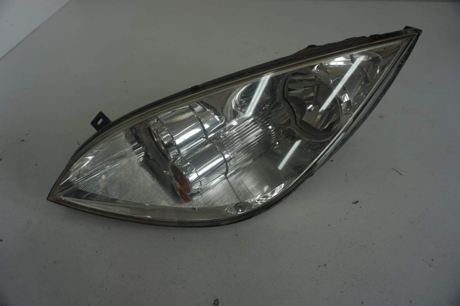 Mitsubishi Colt VI Lampa Przednia Lewa Mr957355