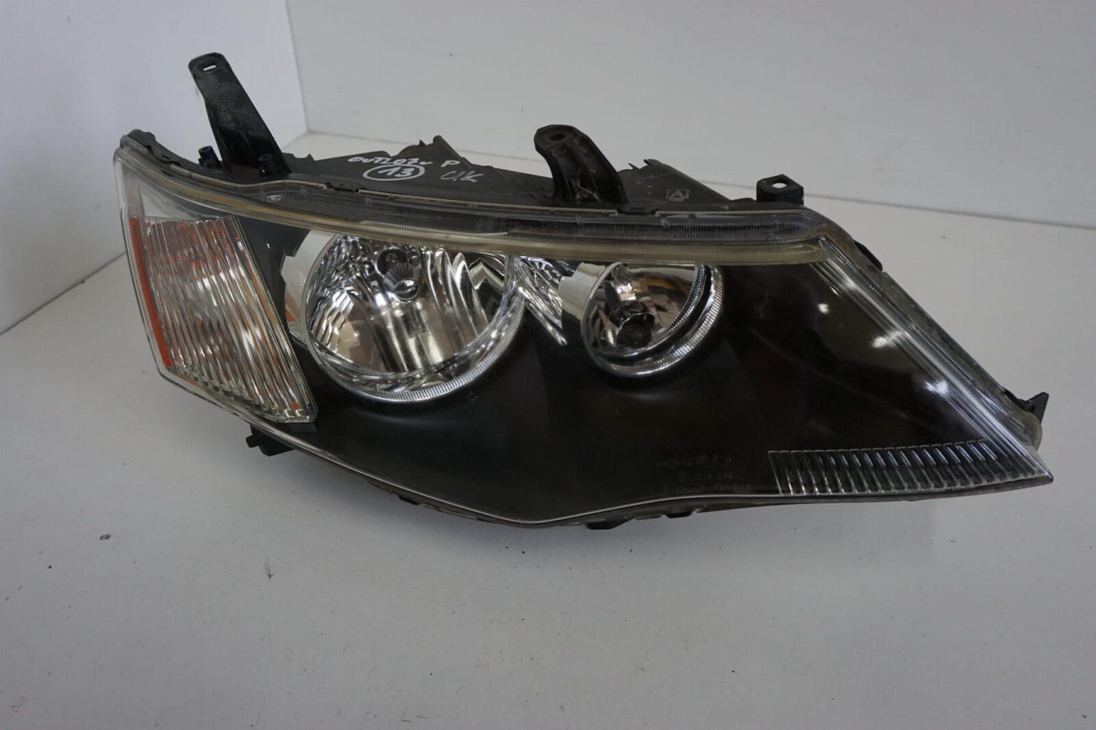 Mitsubishi Outlander II Lampa Prawa Przednia Uk Nr.13