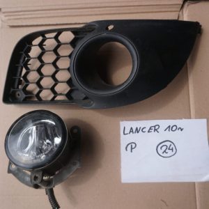 Mitsubishi Lancer VIII PRAWY HALOGEN 8321A198 KRATKA RAMKA 8321A124