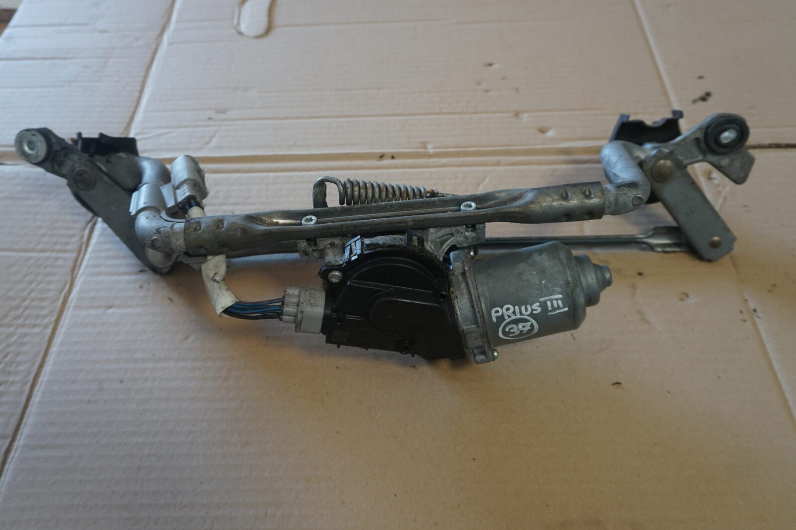 TOYOTA PRIUS III W3 MECHANIZ WYCIERACZEK 85110-47200 2010rok