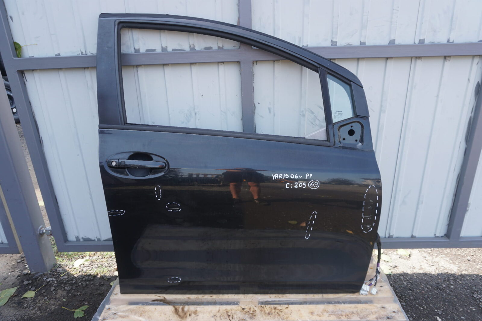 Toyota Yaris II Drzwi Prawe Przednie 209 Szyba Nr.69 670010D170