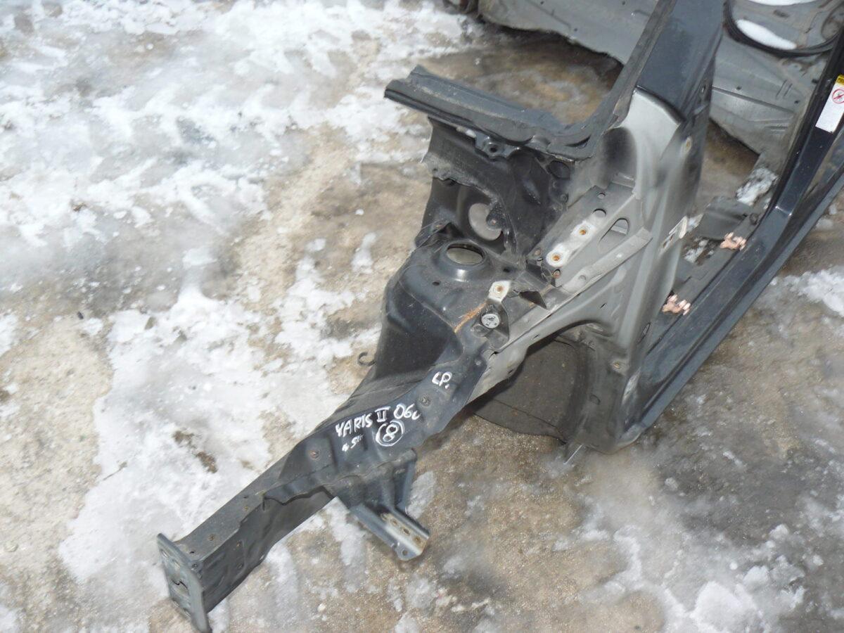 Toyota Yaris II 2006r 5d Podłużnica Słupek Lewa