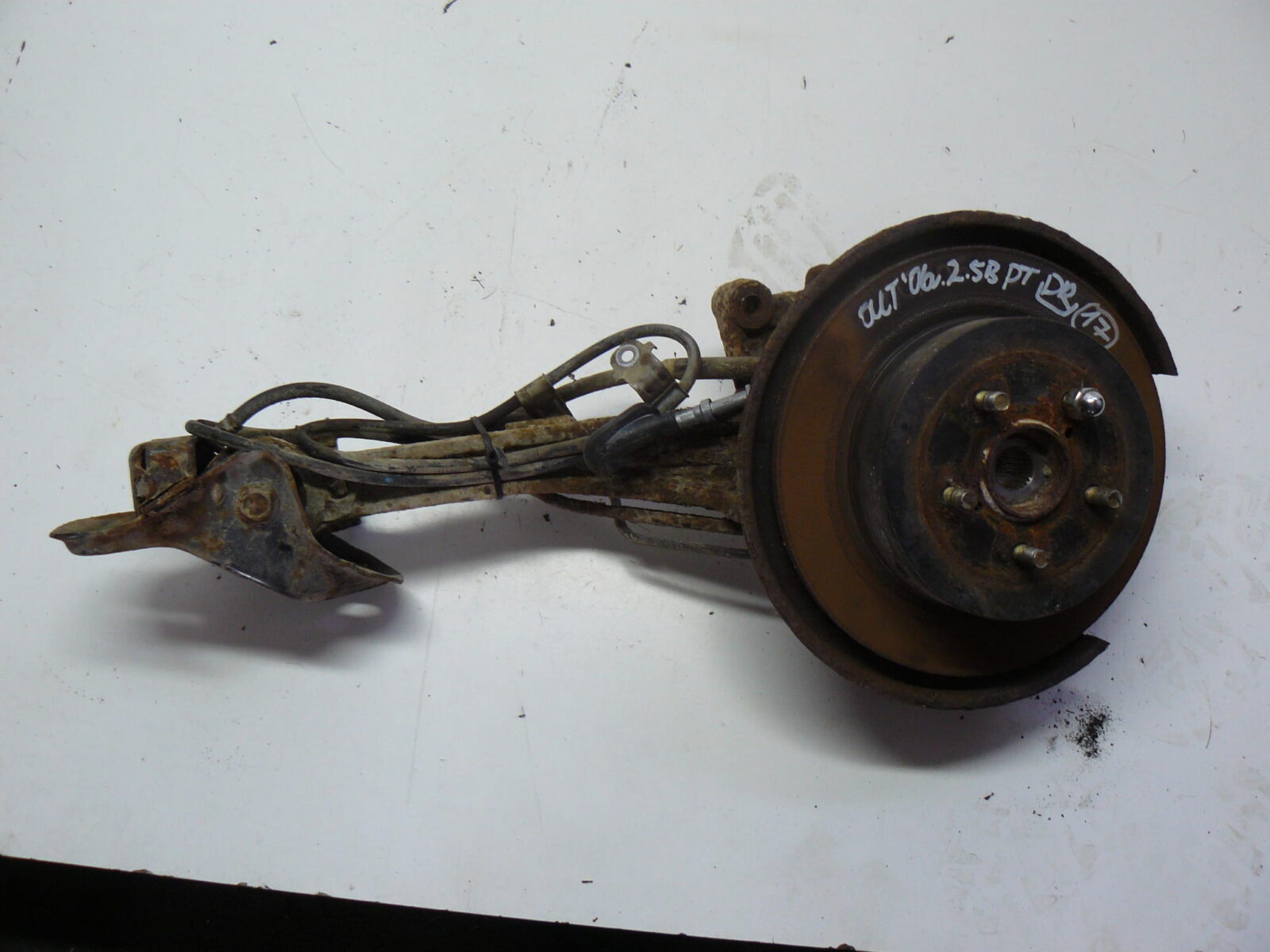 Subaru Outback 06r 2.5b Zwrotnica Piasta Prawy Tył