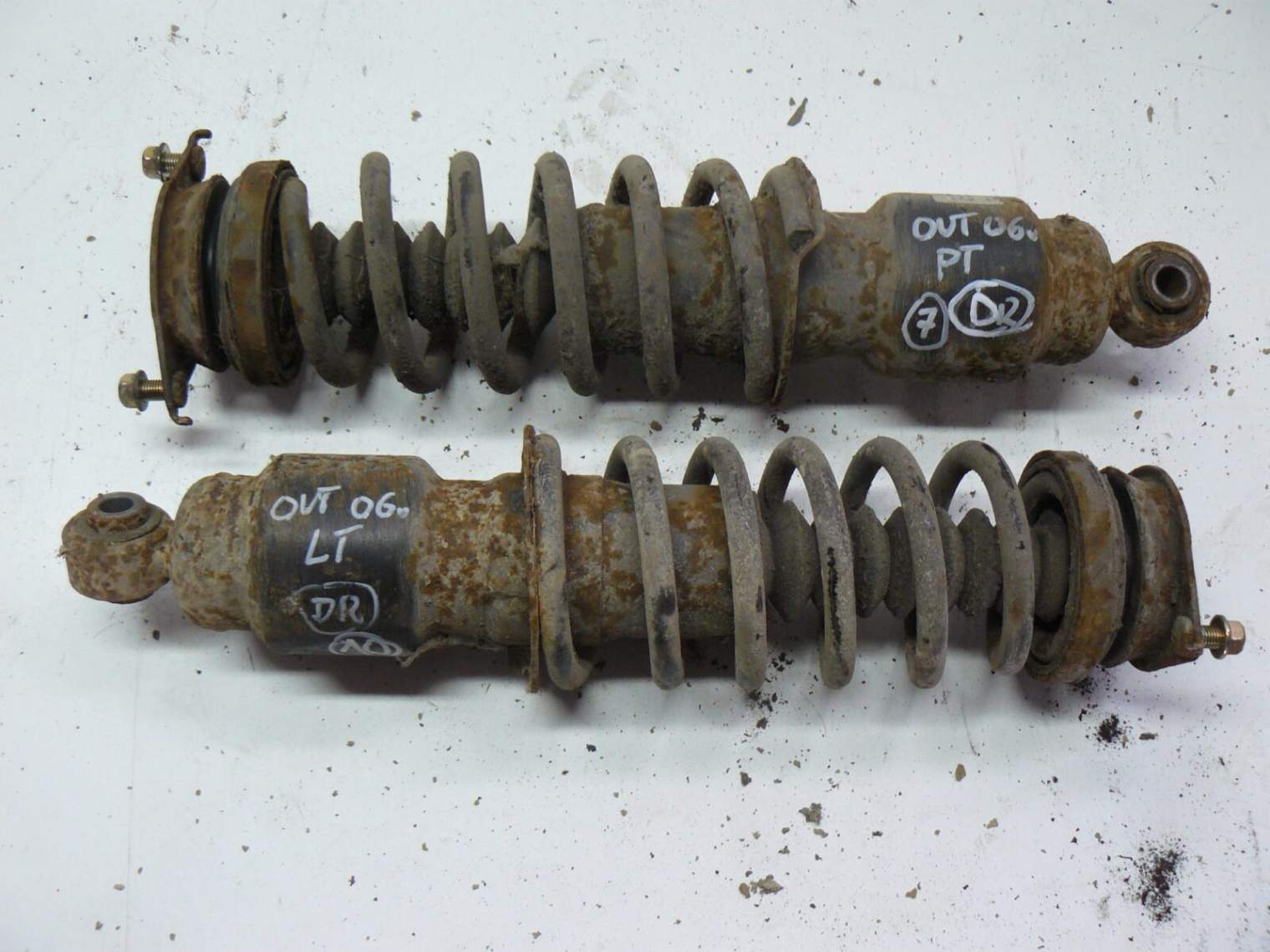 Subaru Outback Be Amortyzatory Tylne 20365ae021