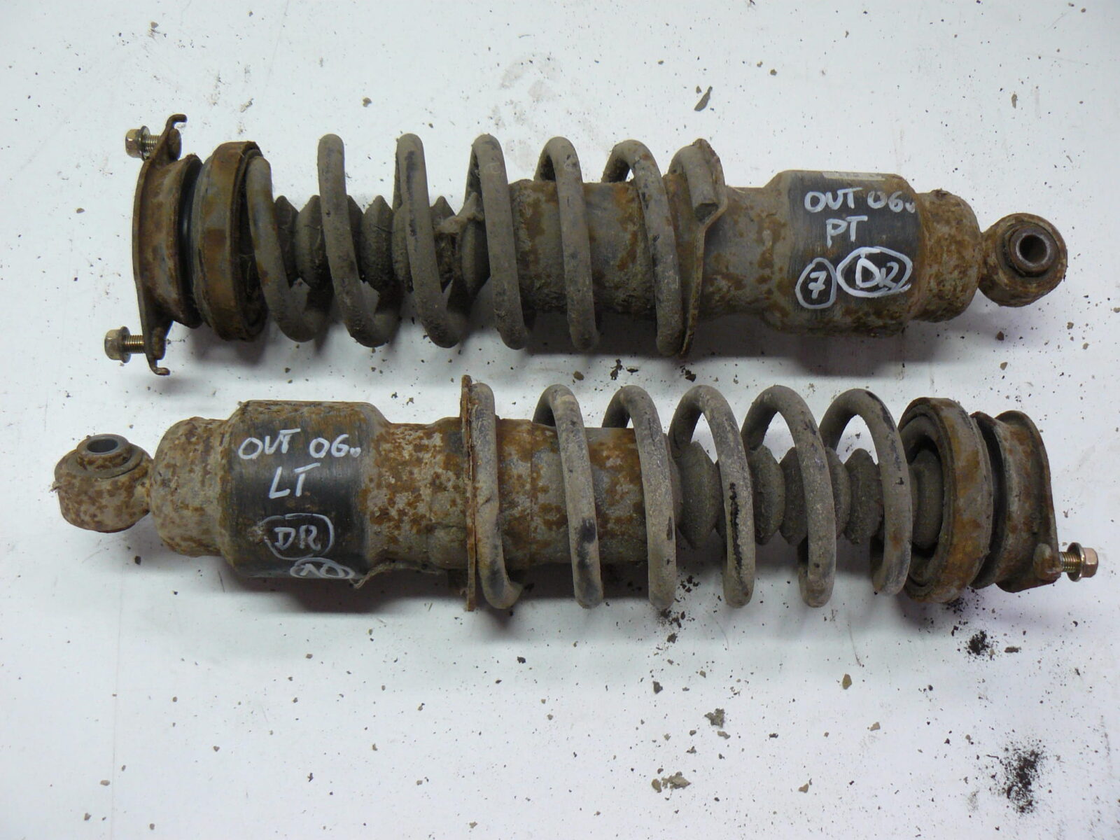 Subaru Outback Be Amortyzatory Tylne 20365ae021