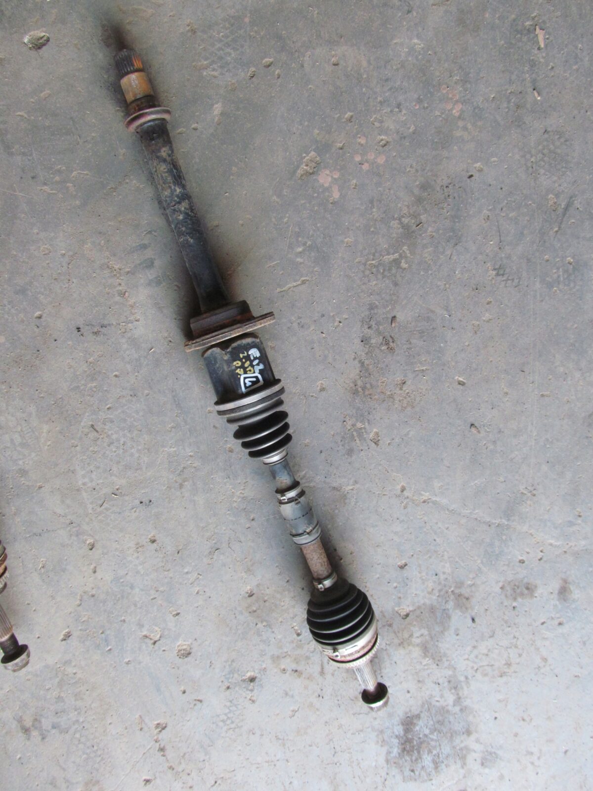 Toyota Corolla E12 Kombi 2004r 2.0d 1cd Półoś