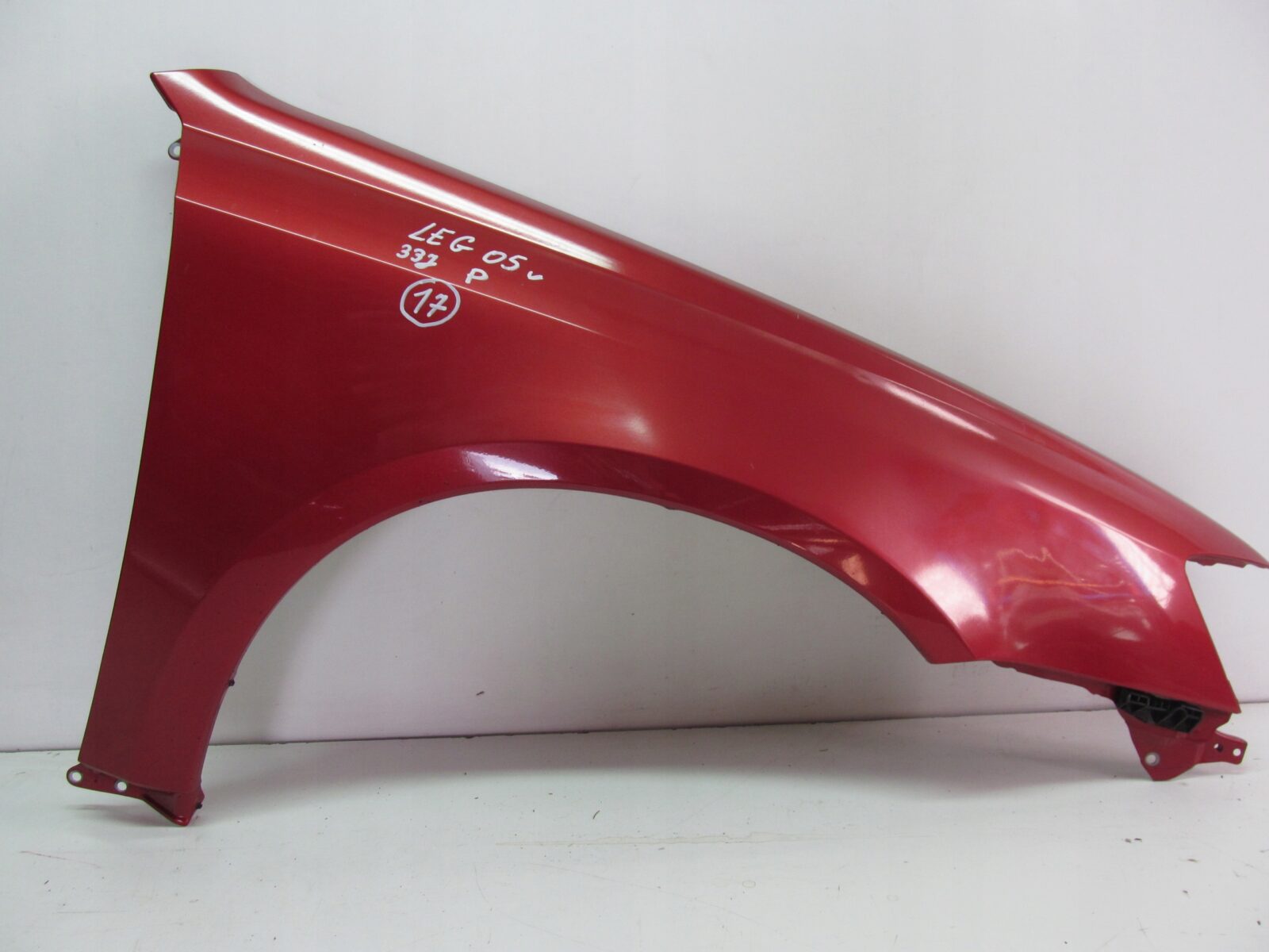 Subaru Legacy IV 2005r Błotnik Prawy Przedni 33j