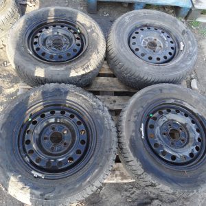 Felgi Nissan Au000 15x6jj 5x114,3 Nokian 205/70r15