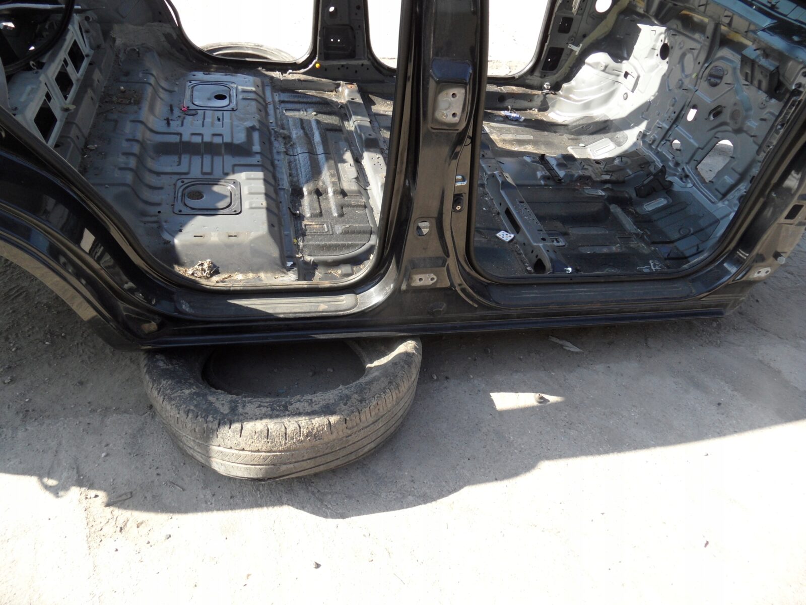 Kia Sportage II 2006-2010r Próg Prawy Kołor 1k