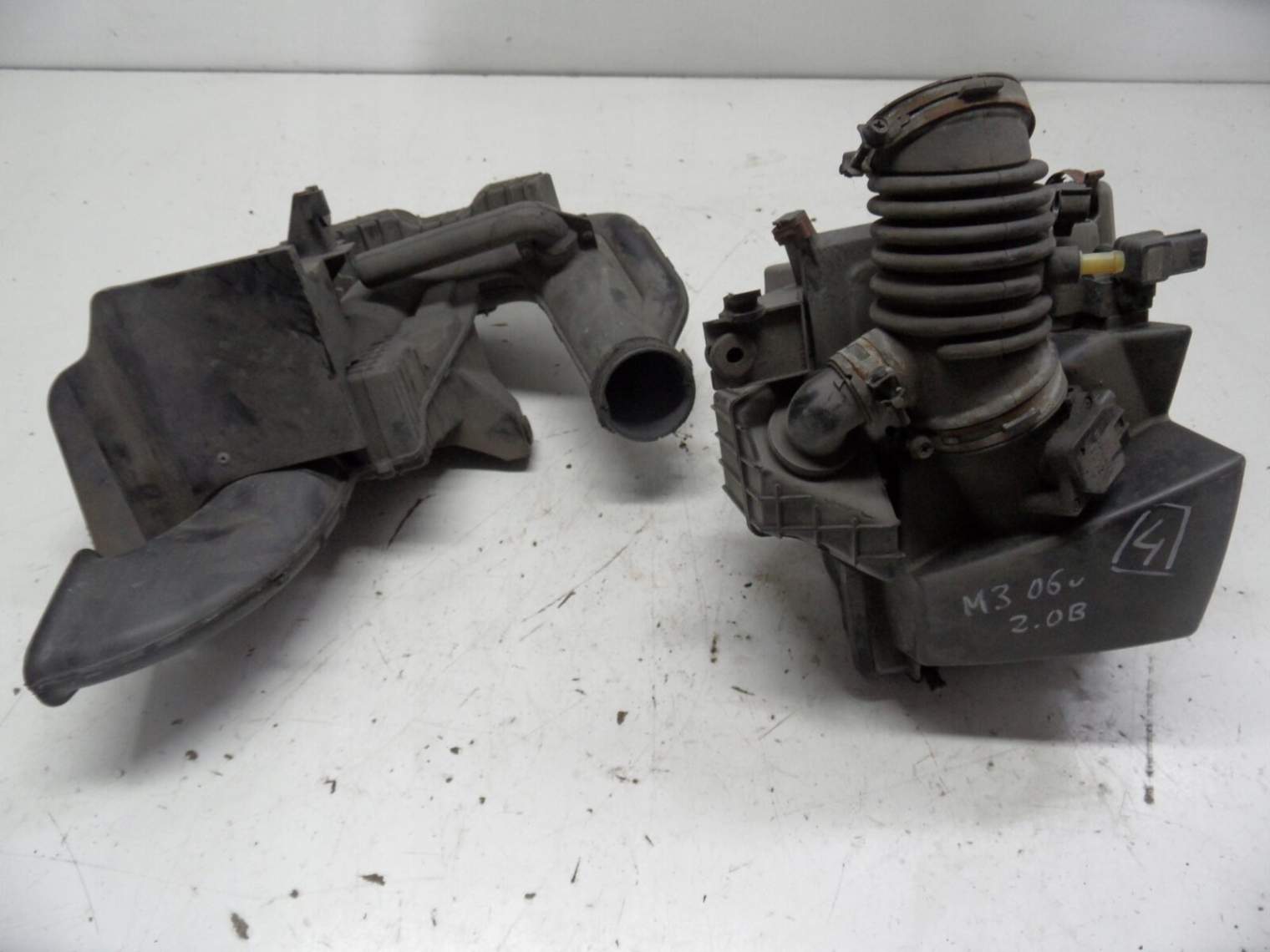Mazda 3 Bk 2006r 2,0b Obudowa Filtra 4lf50