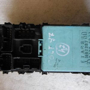 Skrzynka Bezpieczników Mitsubishi Colt 97r Mr228760