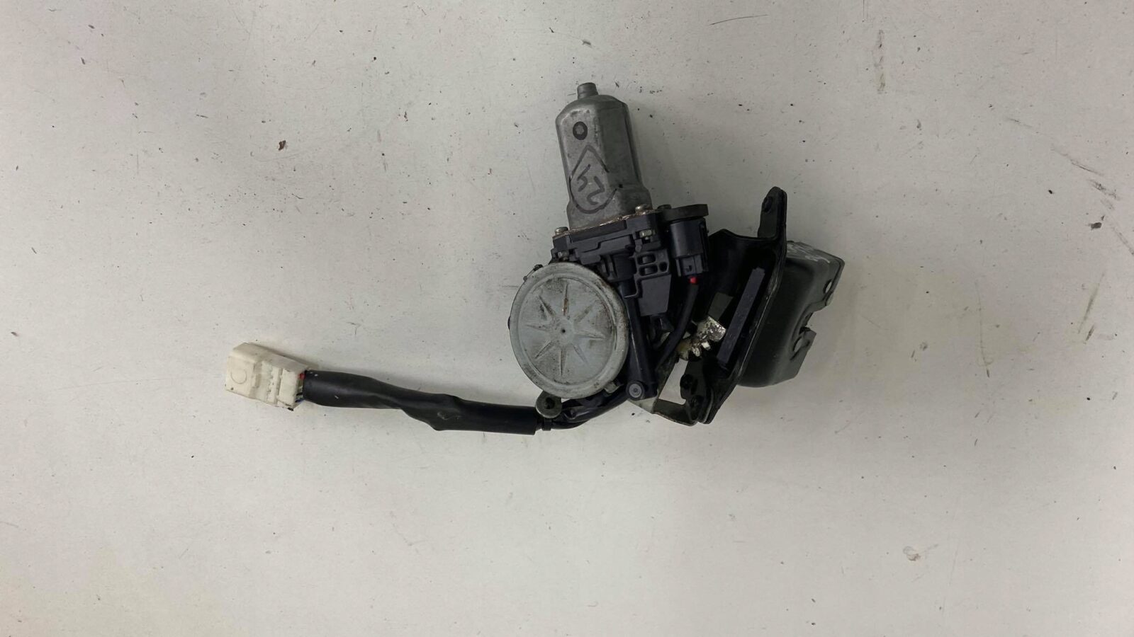 Toyota Corolla Verso I 2004r Zamek Klapy Bagażnika