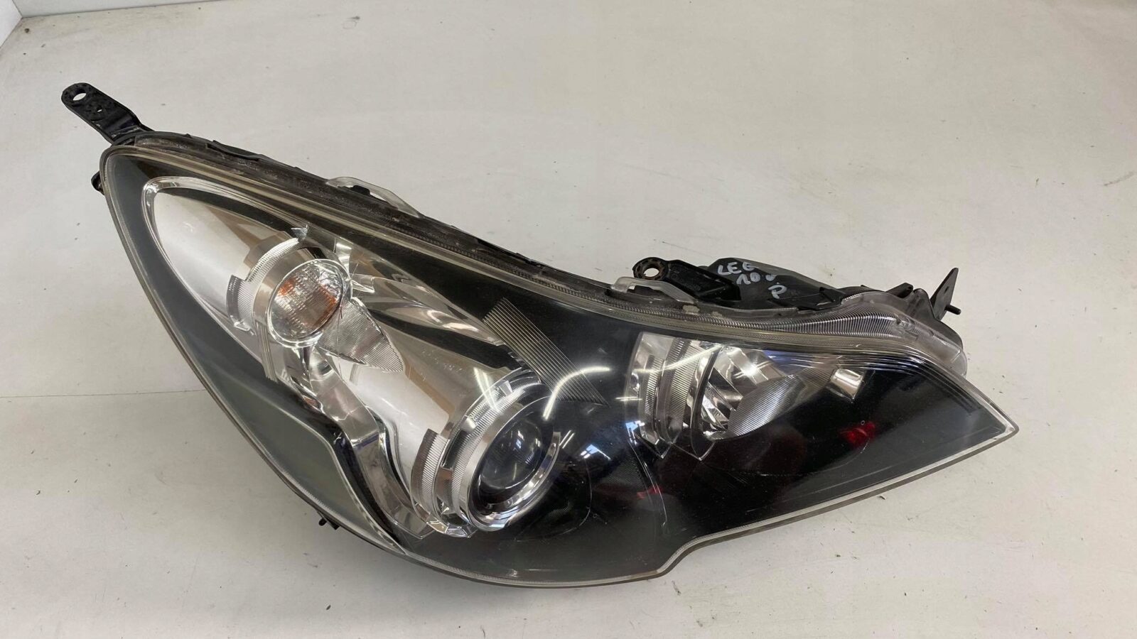 Subaru Legacy Outback V Lampa Prawa Przednia Xenon
