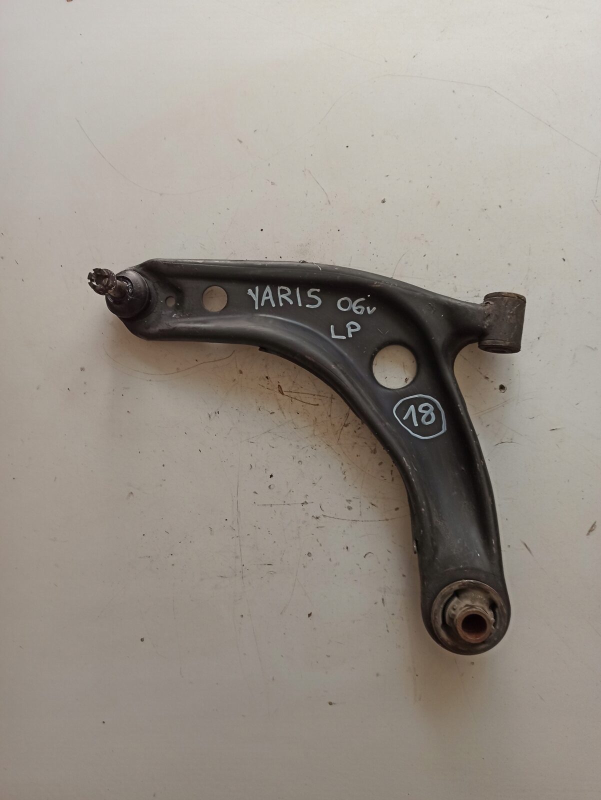 Toyota Yaris II 2006 R. - Wahacz Przedni Lewy