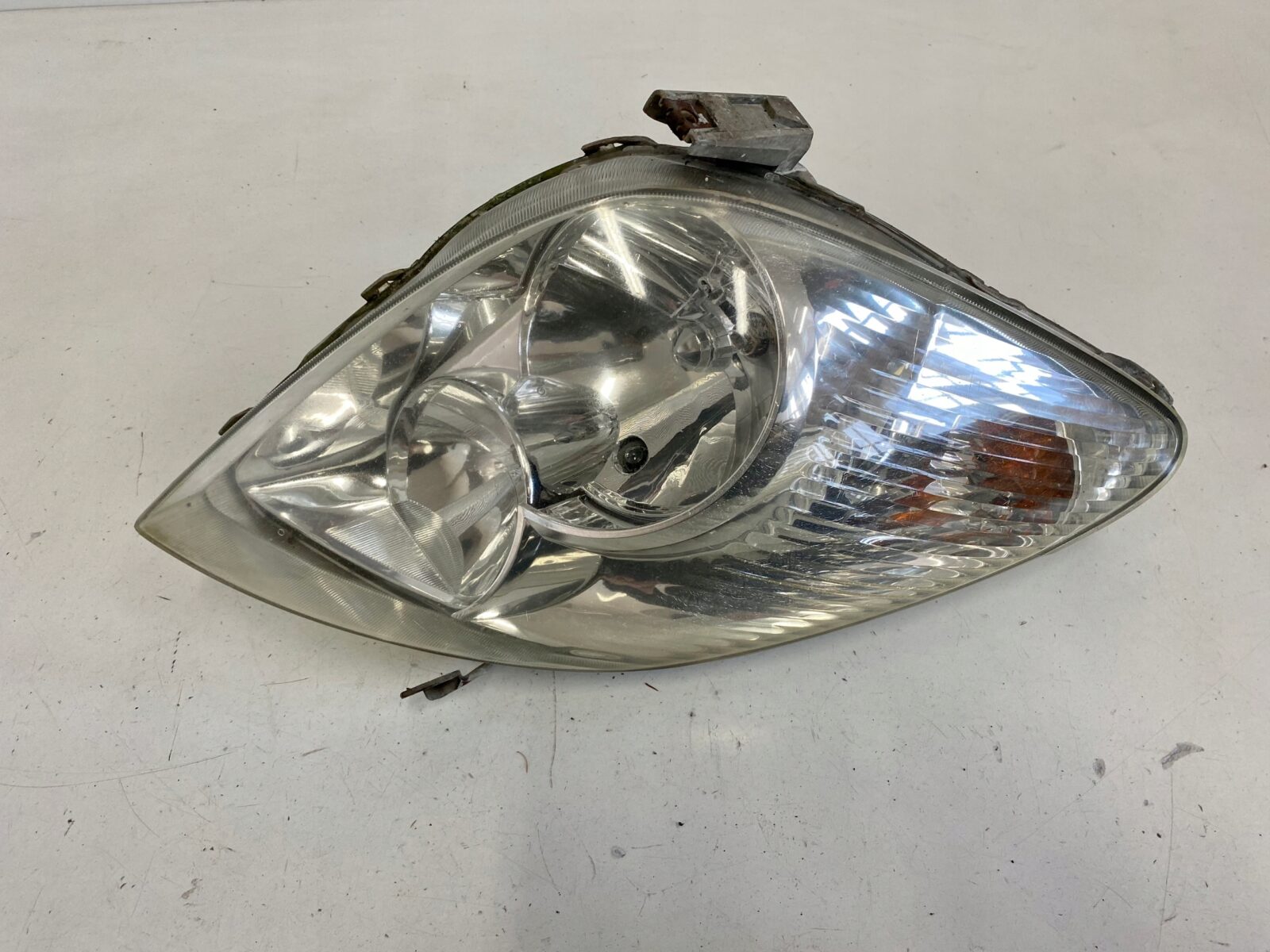 Toyota Corolla Verso I Lampa Prawa Przednia Europa