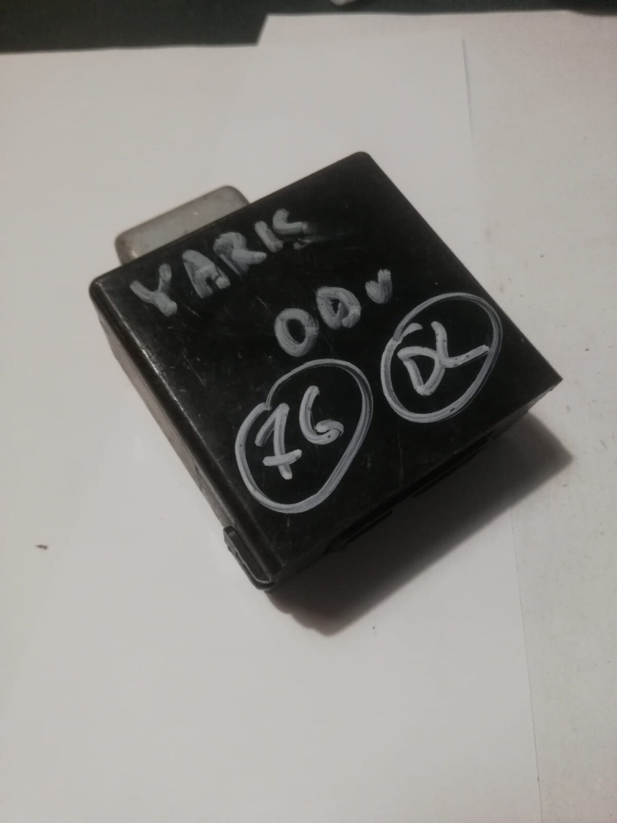 Toyota Yaris I Moduł Przekaźnik 88650-52100