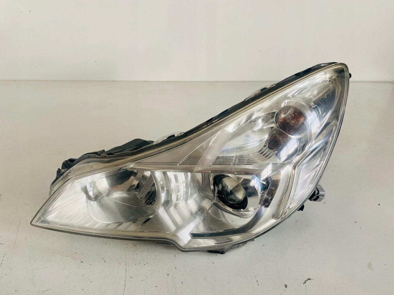 Subaru Outback IV Lampa Lewa Xenon 84965ag000