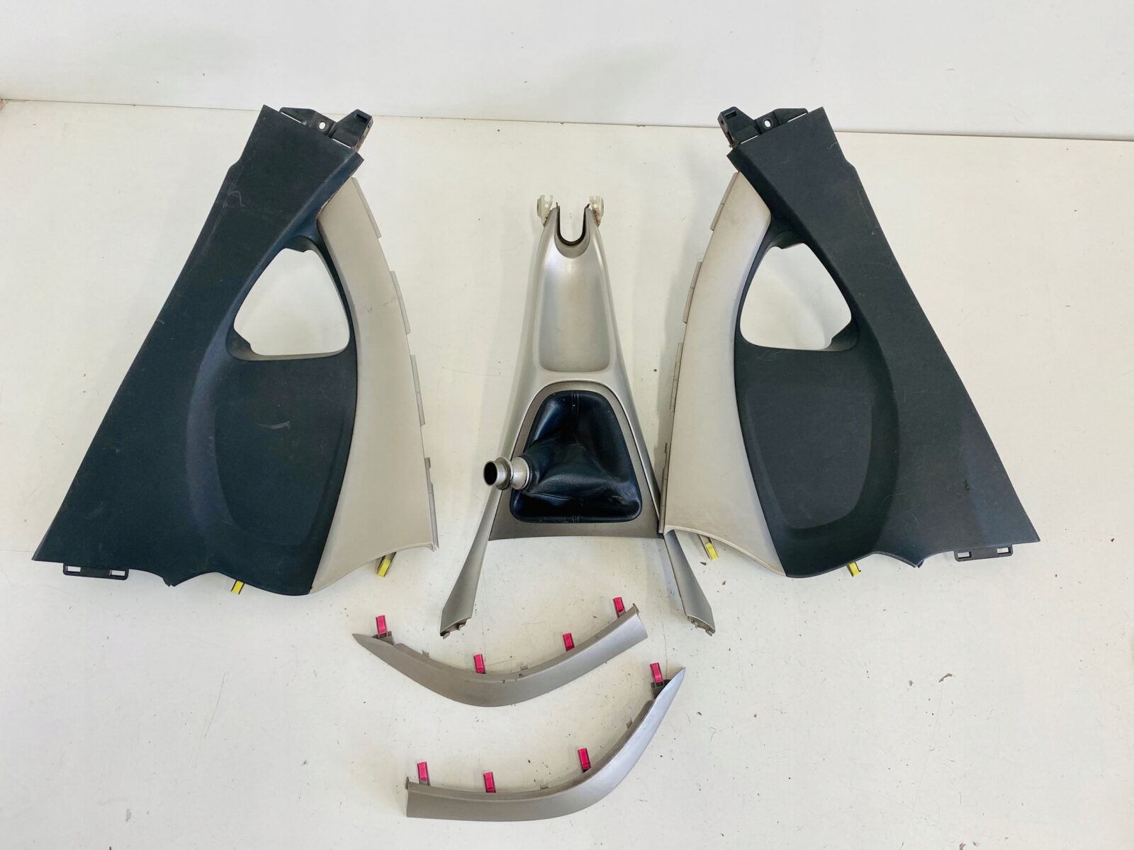 Toyota Auris I 2008r Tunel Środkowy Listwa