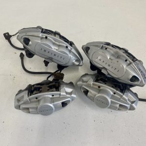 Infiniti M Q50 Q70 Zaciski Zacisk Hamulcowe Akebono 41001jl02a ; 41011jl02a ; 440114gh1a ; 440014gh1a