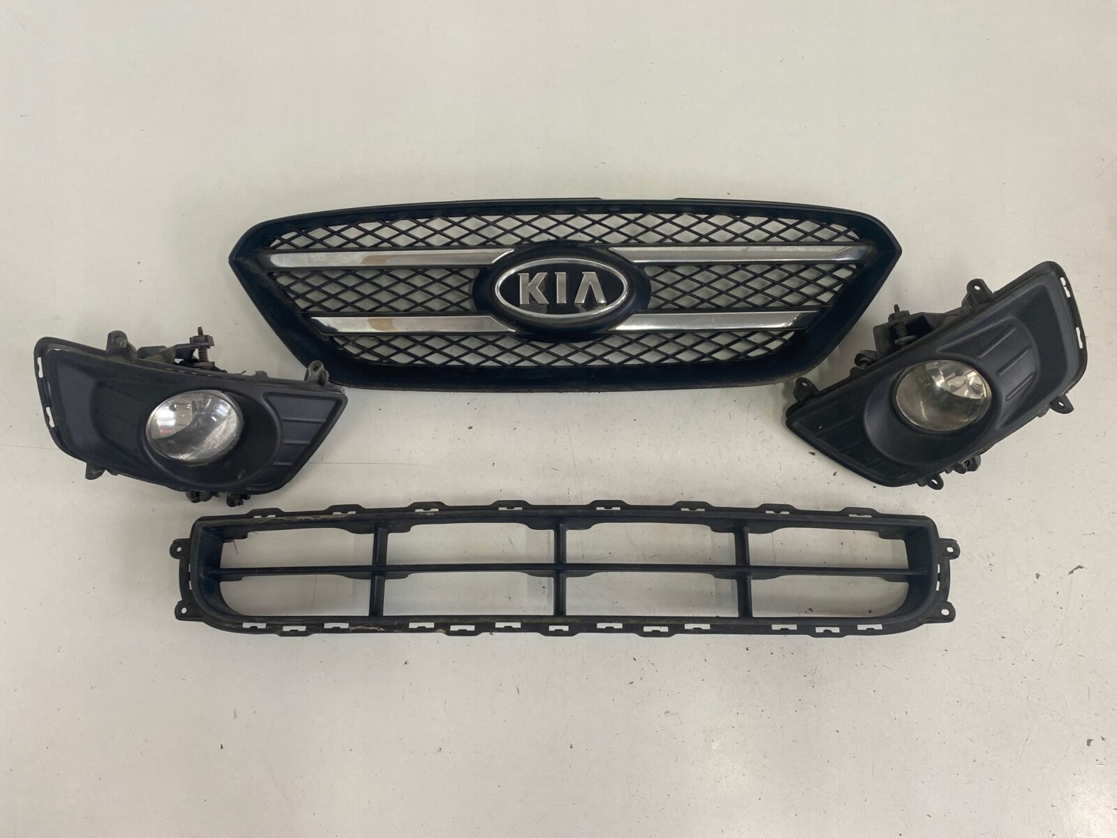 Kia Carens III Atrapa Grill Halogen 86380-10000