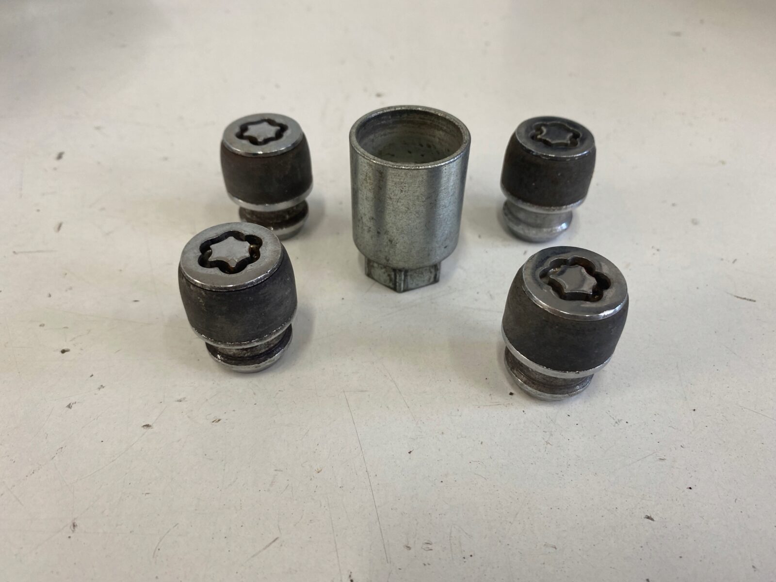 Subaru Mitsubishi Suzuki Honda Kołodziejki Nakrętki