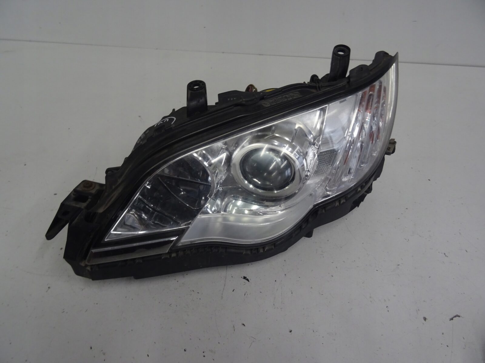 Subaru Legacy Outback Lampa Prawa Xenon 84965ae020
