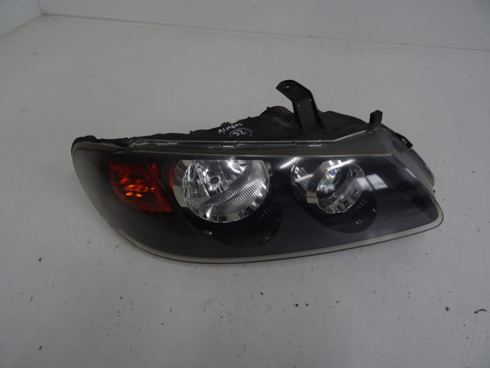 Nissan Almera N16 Lampa Prawa Przednia 26060bn67b