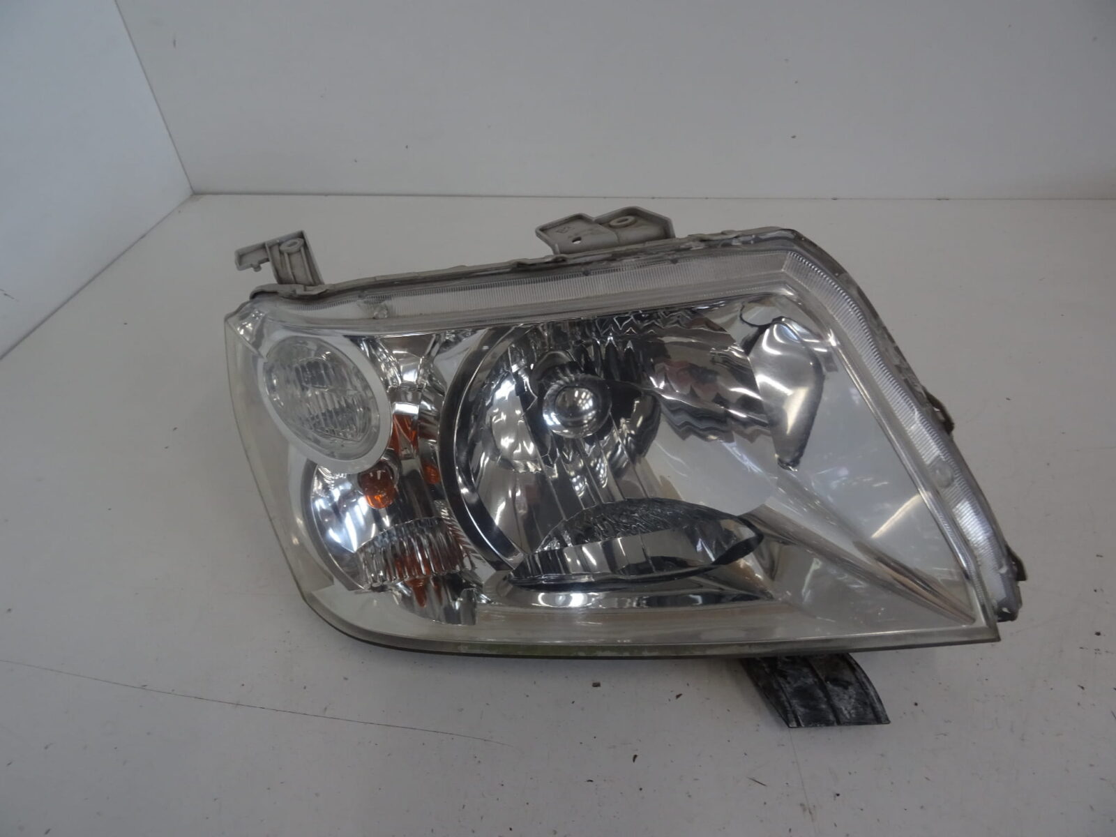 Suzuki Grand VItara II Lampa Lewa Przednia Nr.57