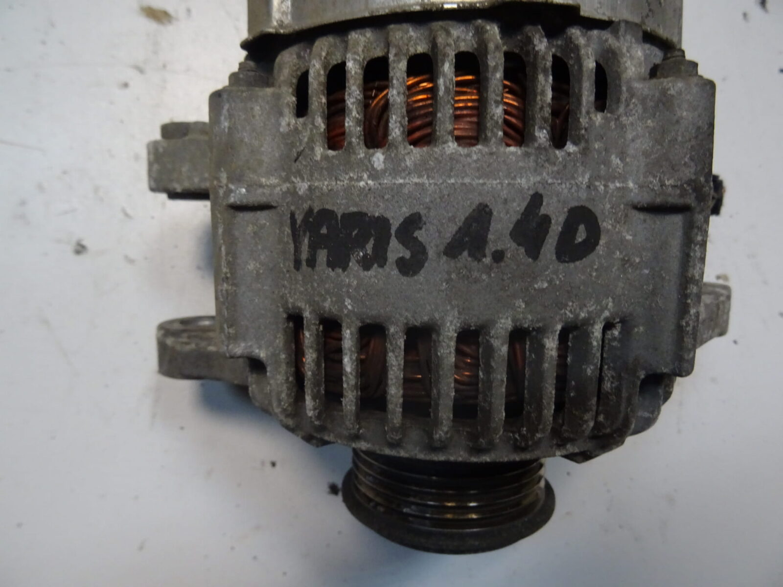 Toyota Yaris II 1.4d Alternator 27060-33040 Nr.10