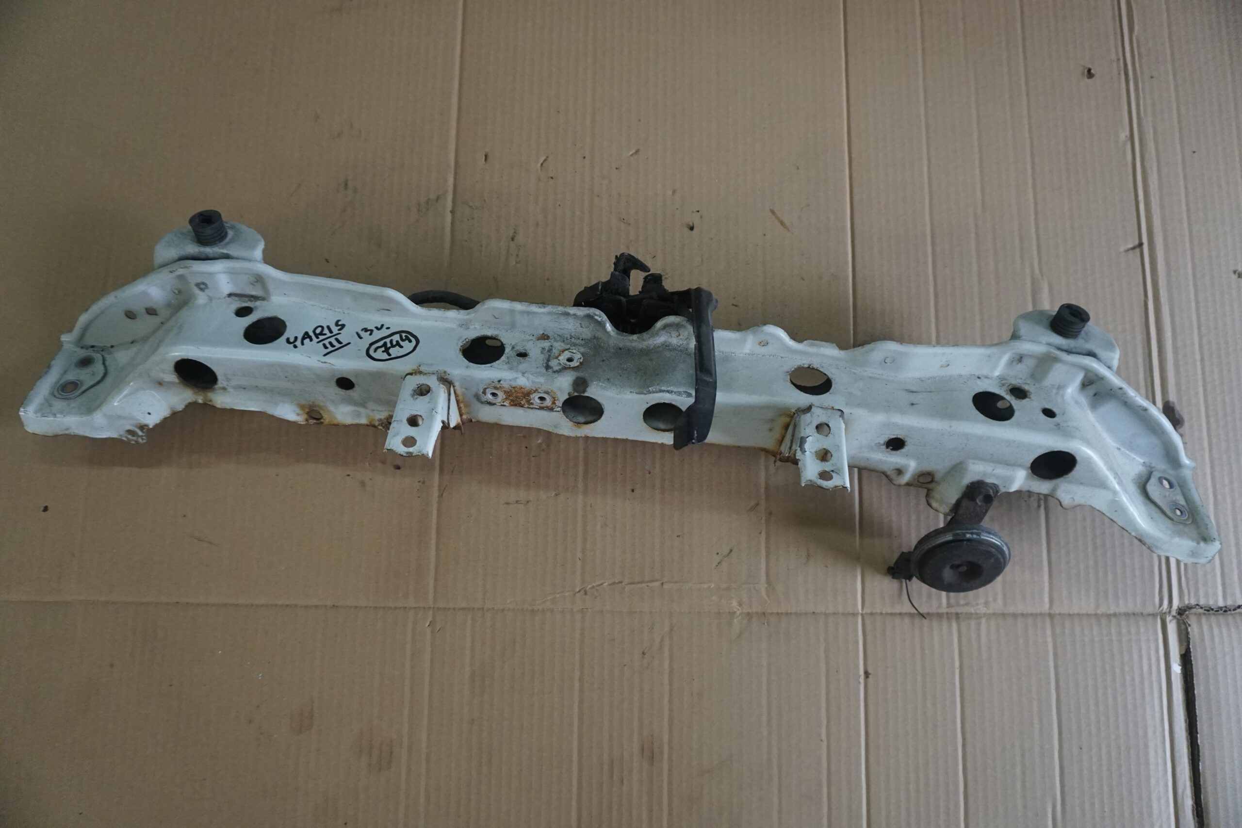 TOYOTA YARIS III 2011-2020R NAKLADKA PASA GORNA PANEL 532050D904