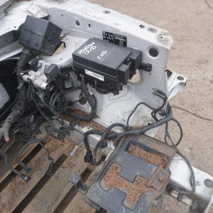 KIA SPORTAGE II 2004-2010r SKRZYNKA BEZPIECZNIKOW 2.0CRDI 4WD 919511F240