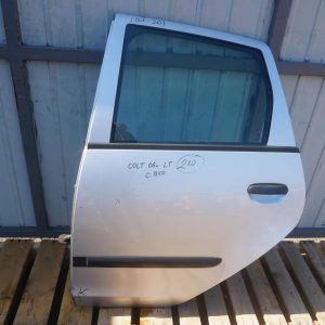 MITSUBISHI COLT VI Z30 2004-2008rok DRZWI LEWE TYLNE KOLOR SREBRNY A50