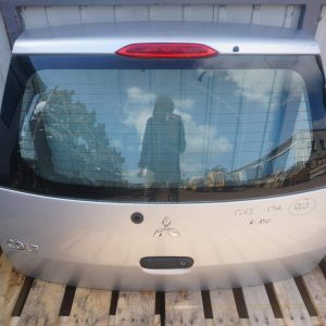 MITSUBISHI COLT VI Z30 2004-2008rok 5D KLAPA BAGAŻNIKA SZYBA KOLOR SREBRNY A50