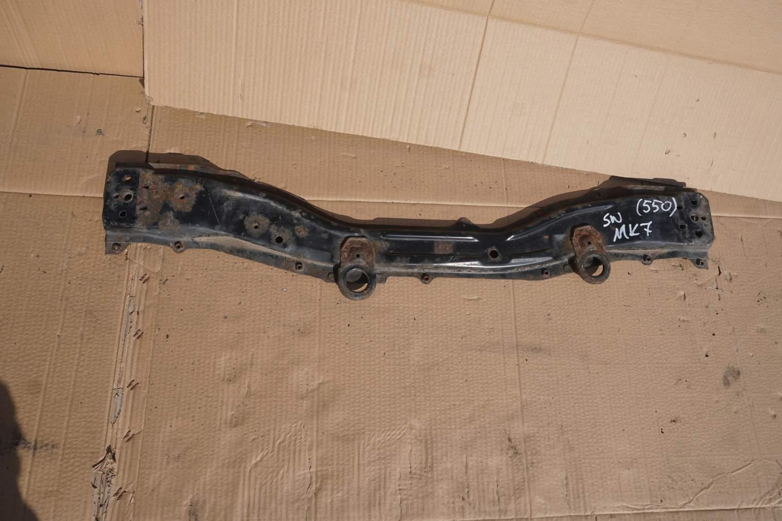 SUZUKI SWIFT MK7 IV BELKA CHŁODNICY PASA PRZEDNIEGO 1-68L00